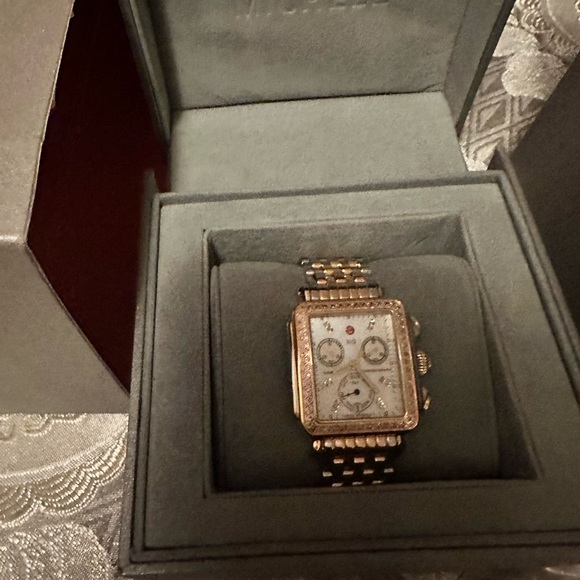 Gently use original box  100% Autentic - Picture 2 of 4